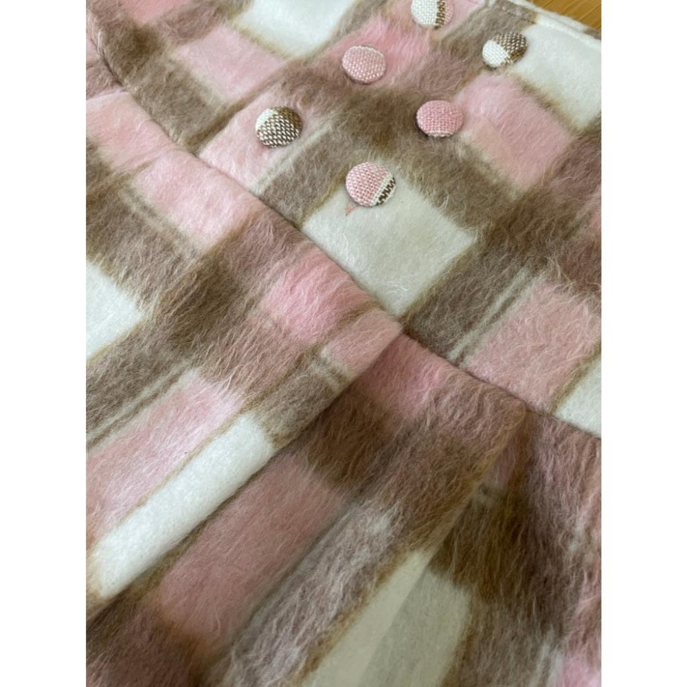 全新台灣現貨 法式溫柔奶甜格紋小飛袖背帶連身裙 學院風小個子氣質背心洋裝-細節圖8