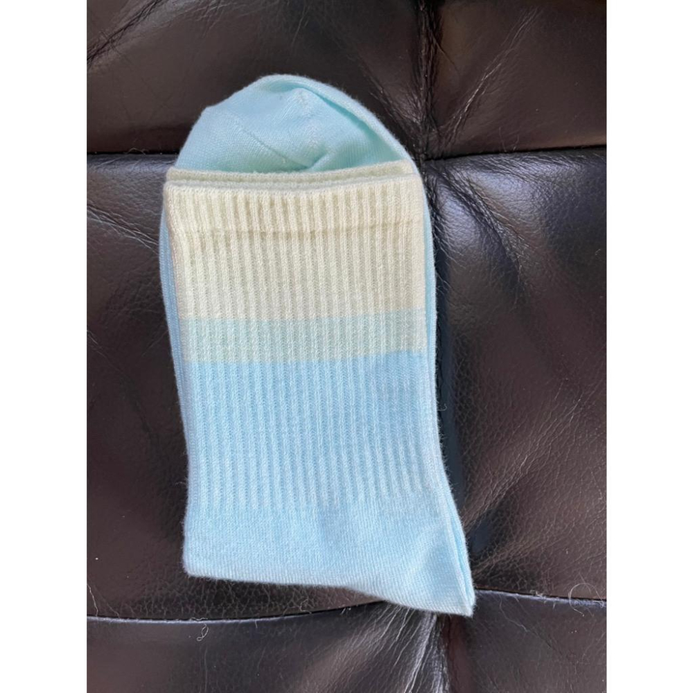 全新台灣現貨 網紅襪 漸層暈染 漸變色 中筒襪-細節圖2