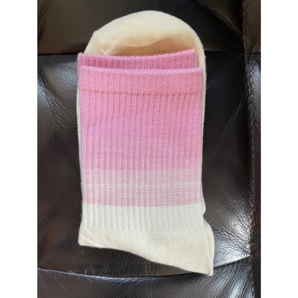 全新台灣現貨 網紅襪 漸層暈染 漸變色 中筒襪-細節圖3