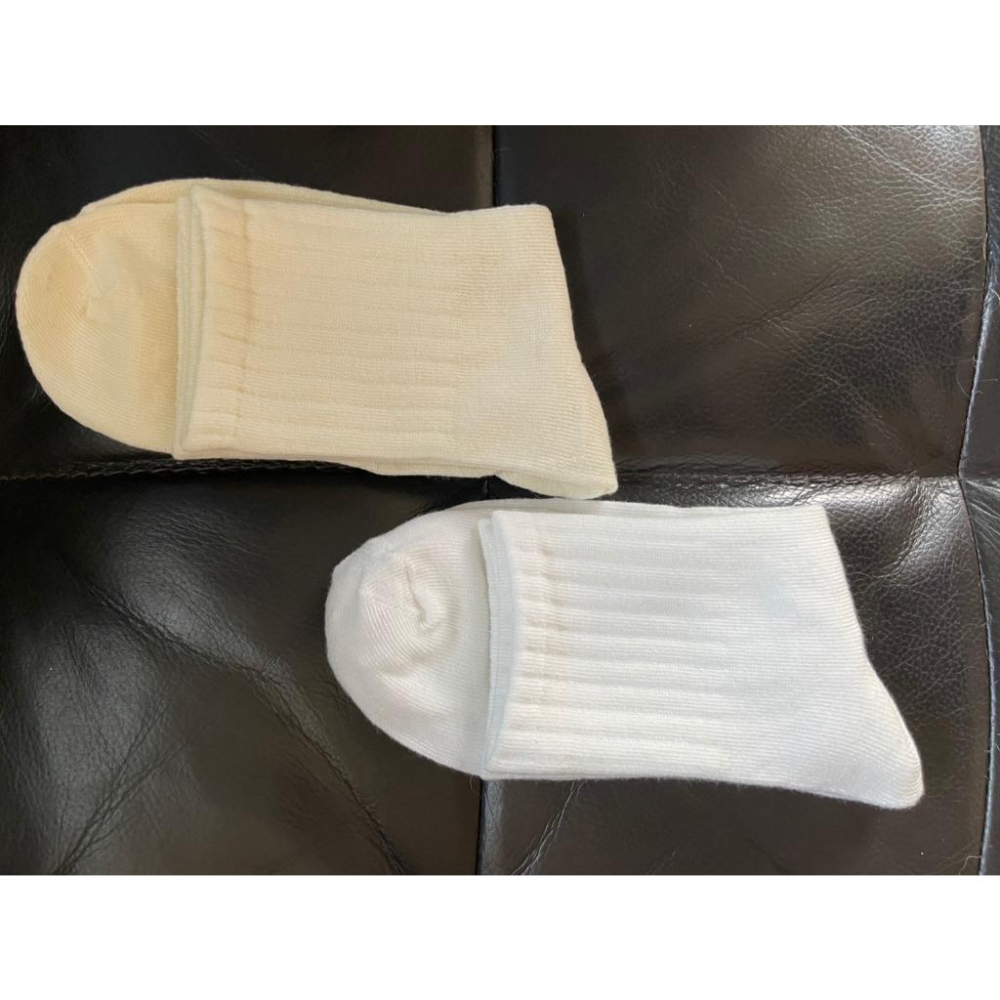 全新台灣現貨 奶油色 純白色 中筒襪-細節圖3