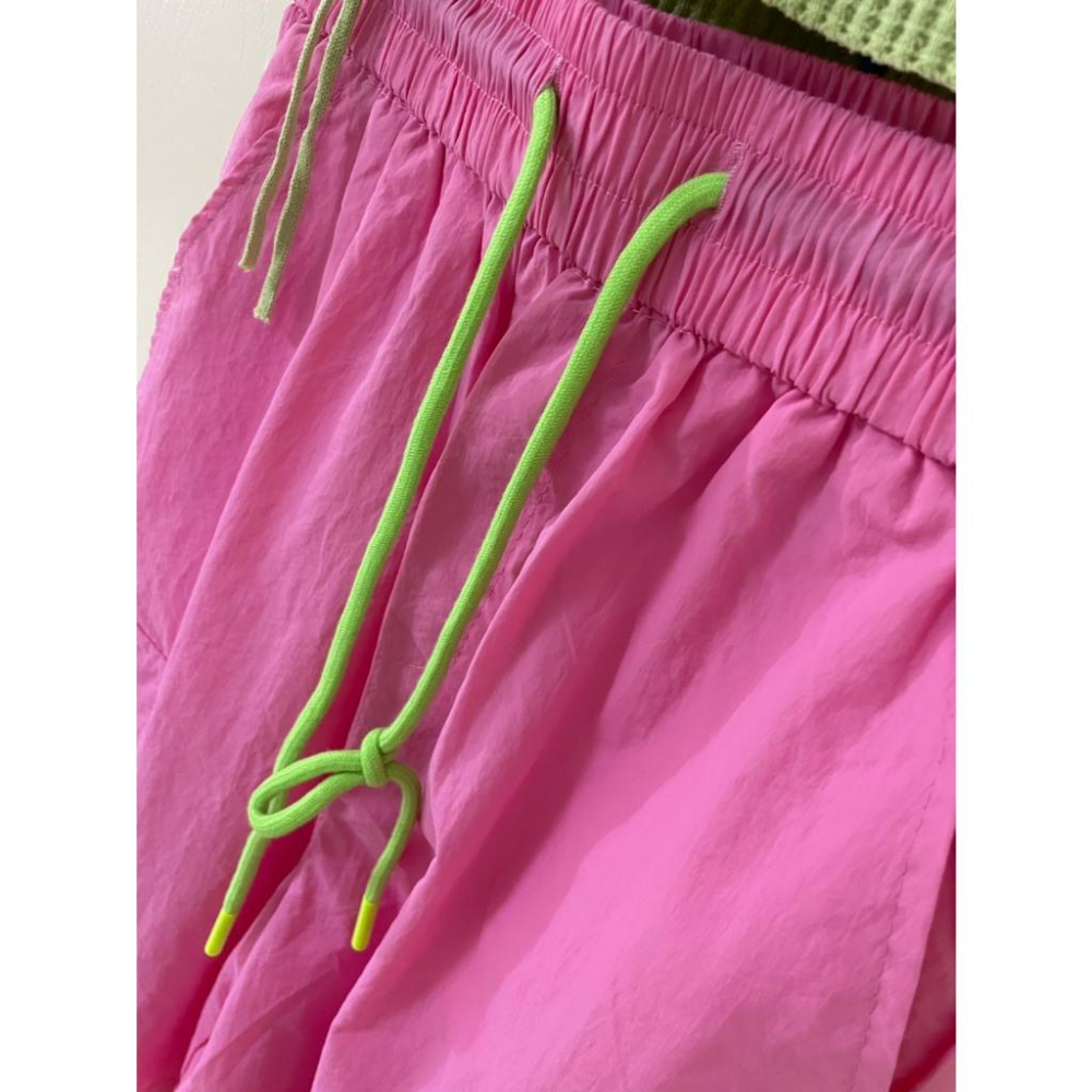 全新台灣現貨 多巴胺夏天甜美字母吊帶背心 速乾休閒五分褲-細節圖8