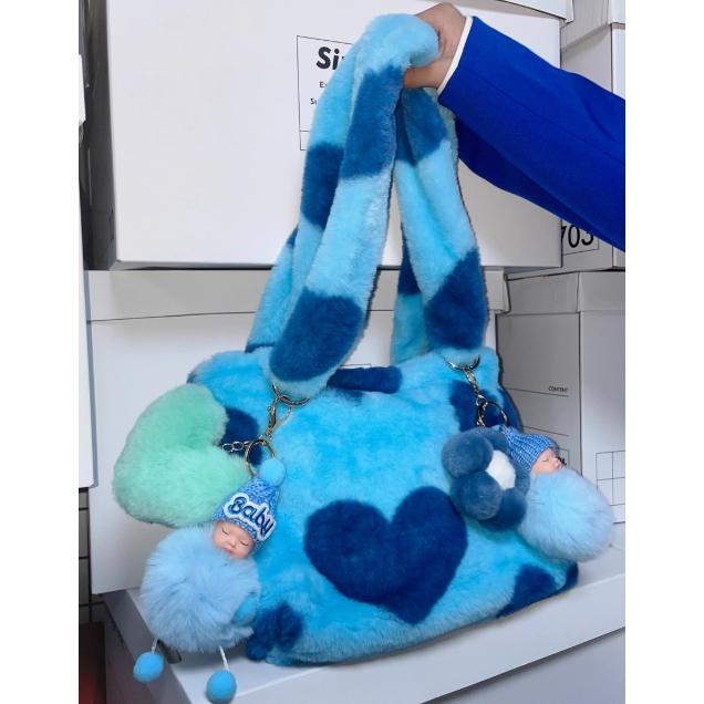 全新台灣現貨 毛絨包包 愛心拼接毛毛包 附可愛掛飾 手提單肩包 托特包-細節圖2