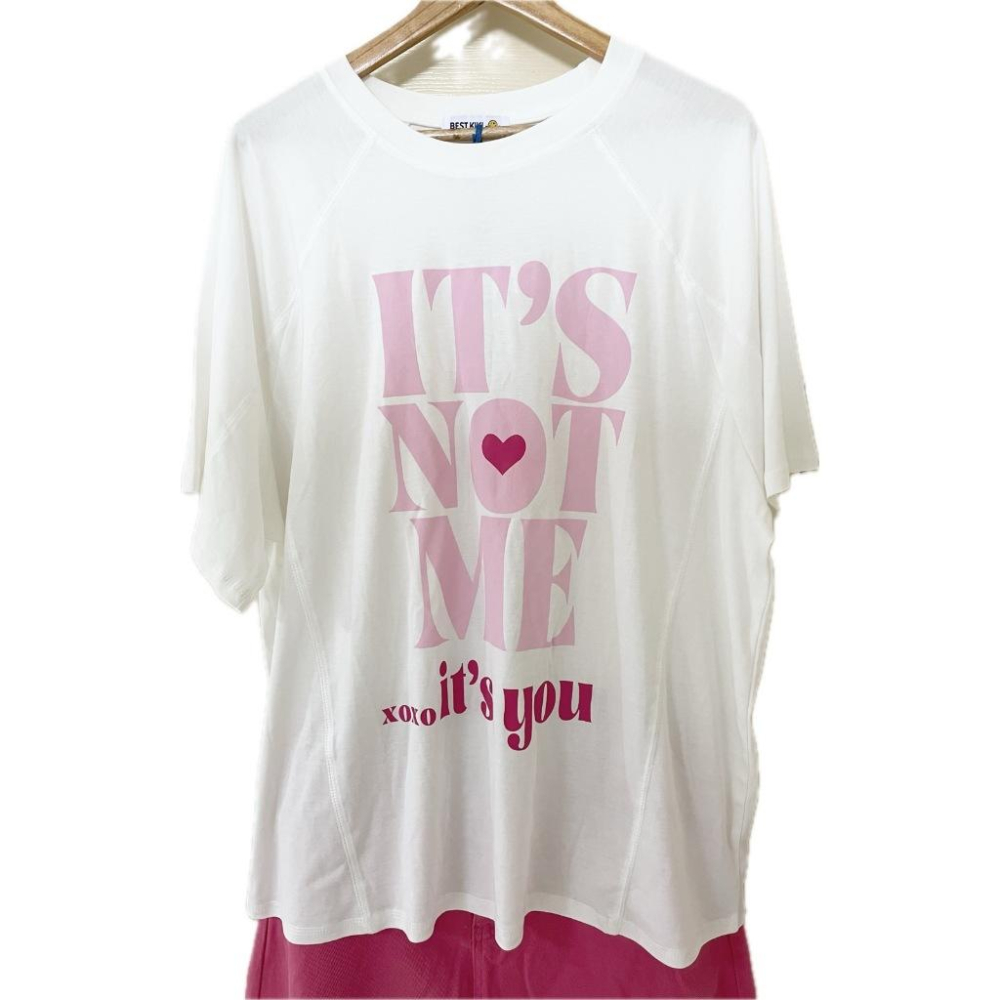 全新台灣現貨大碼 字母印花白色上衣 桃粉色A字毛邊牛仔中褲 牛仔短褲-細節圖3