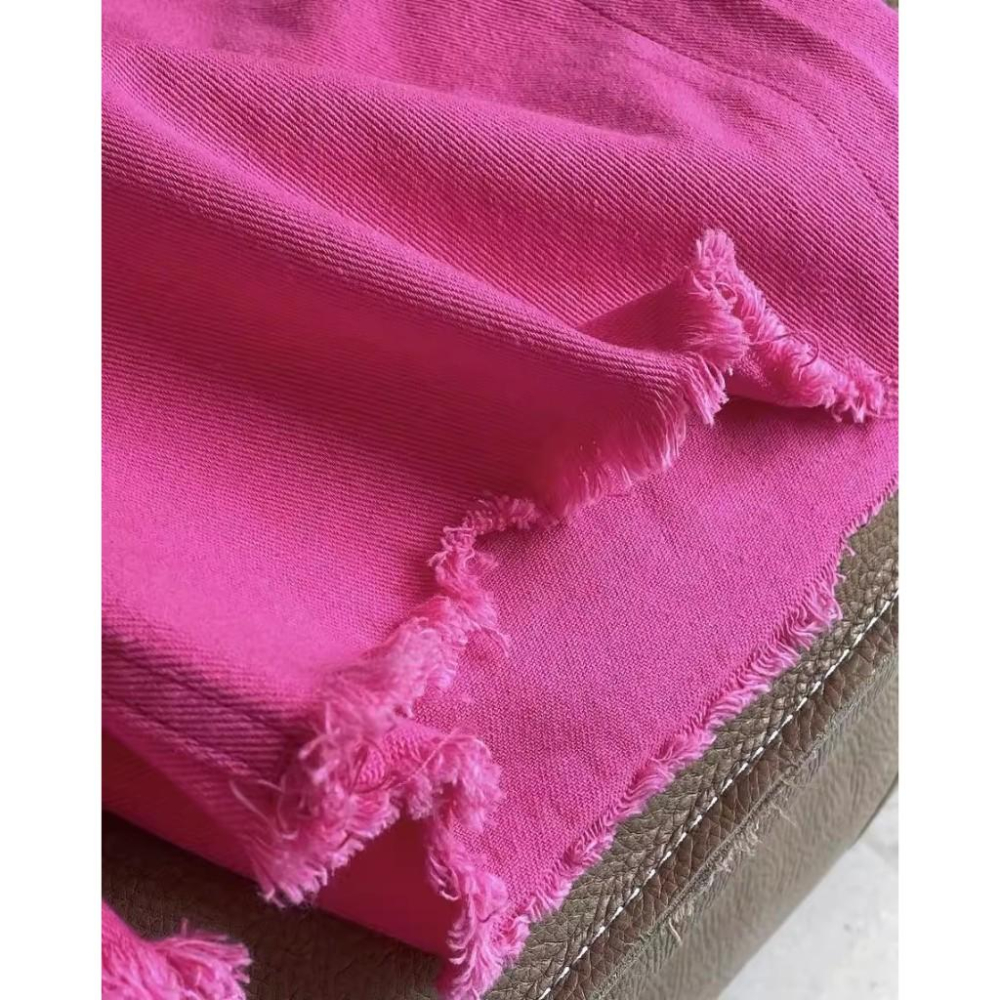 全新台灣現貨大碼 字母印花白色上衣 桃粉色A字毛邊牛仔中褲 牛仔短褲-細節圖7