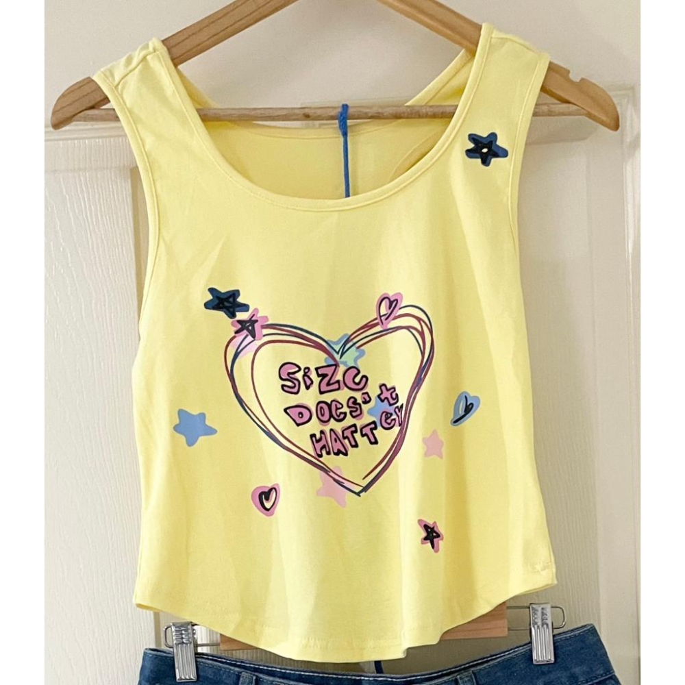 全新台灣現貨 甜辣妹修身挖背多巴胺性感顯瘦愛心印花短上衣 牛仔百褶裙-細節圖2