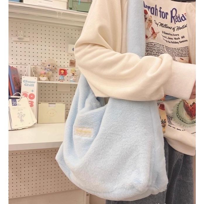 全新台灣現貨 純色百搭軟毛絨斜背包 少女學生大容量單肩包-細節圖2