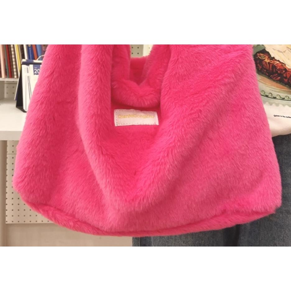 全新台灣現貨 純色百搭軟毛絨斜背包 少女學生大容量單肩包-細節圖7