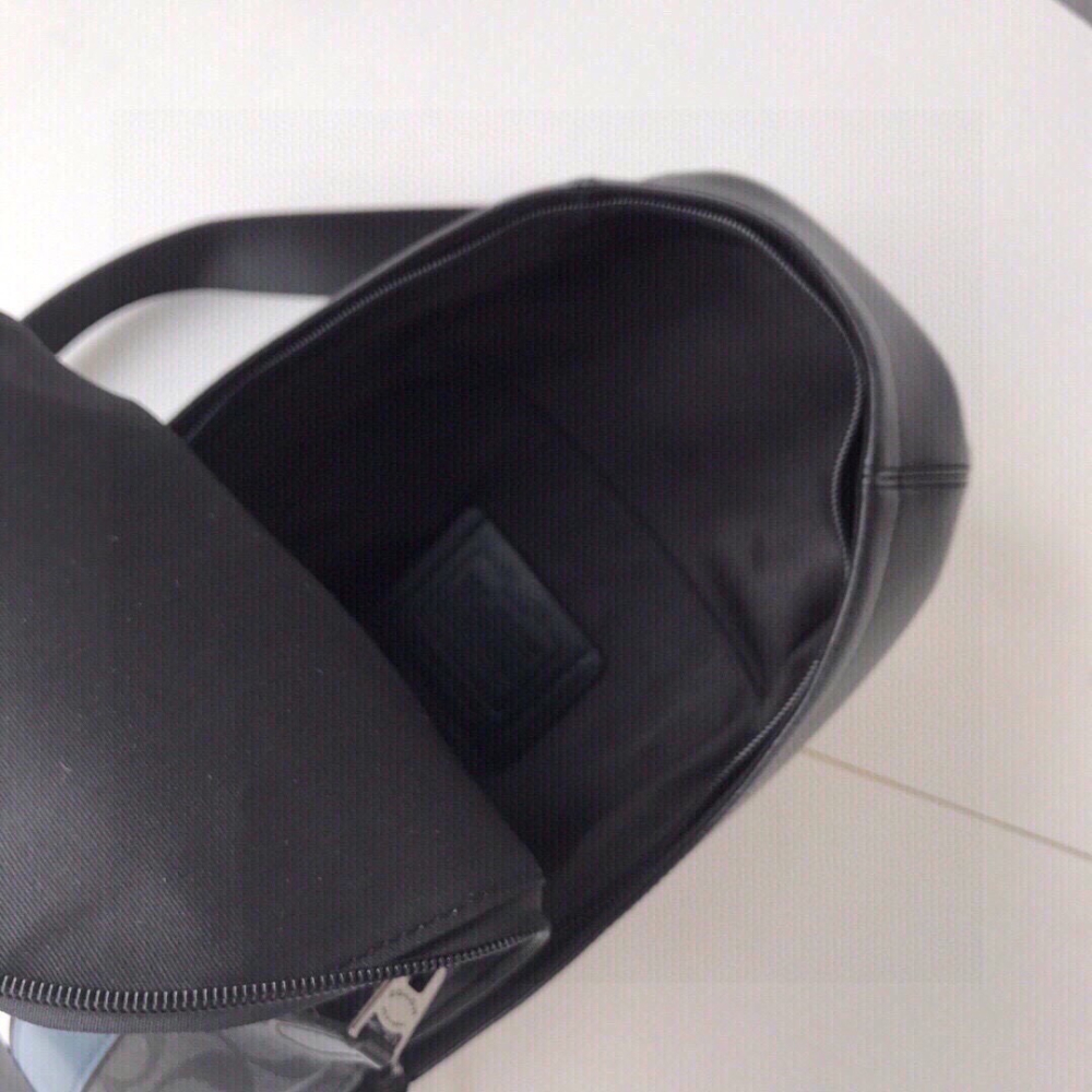 （momo shop）Coach 蔻馳 新款 PVC配皮 男士胸包 單肩包 F67249-細節圖2