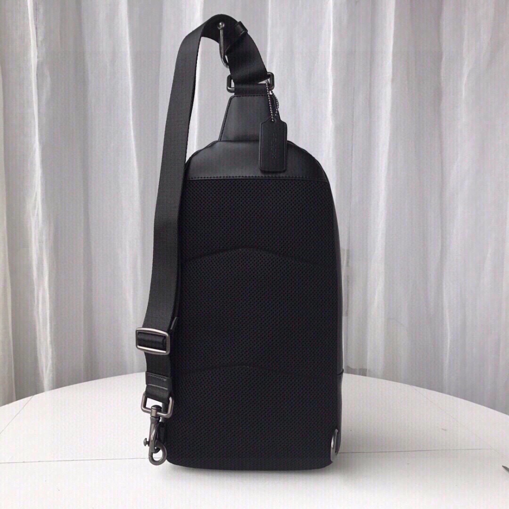 （momo shop）Coach 蔻馳 新款 PVC配皮 男士胸包 單肩包 F67249-細節圖4