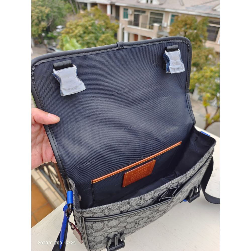 （momo shop）Coach 蔻馳 C9158新款男包LEAGUE信使包單肩斜挎包-細節圖7