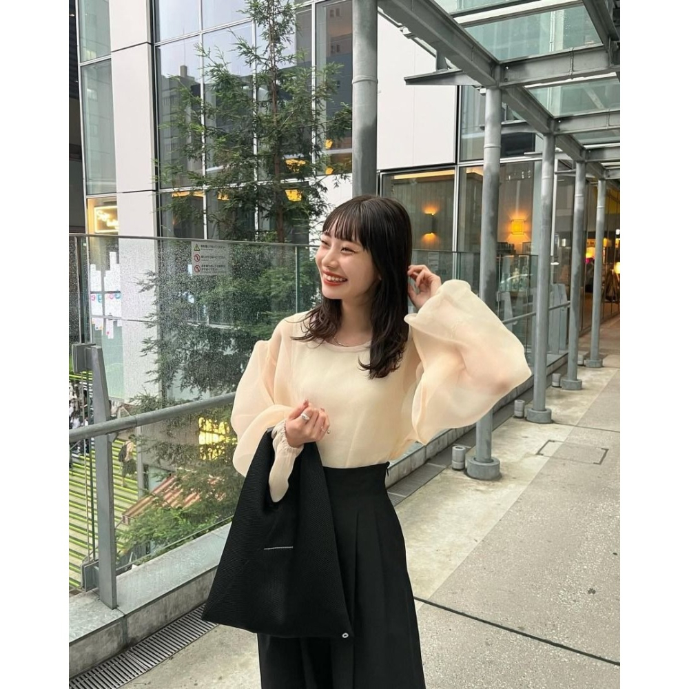 🐈 快來帶走我的二手衣 🇯🇵 🐈 日本正品 hinari 2way 澎袖透膚仙女罩衫 奶茶色 二手日牌 古著-細節圖10