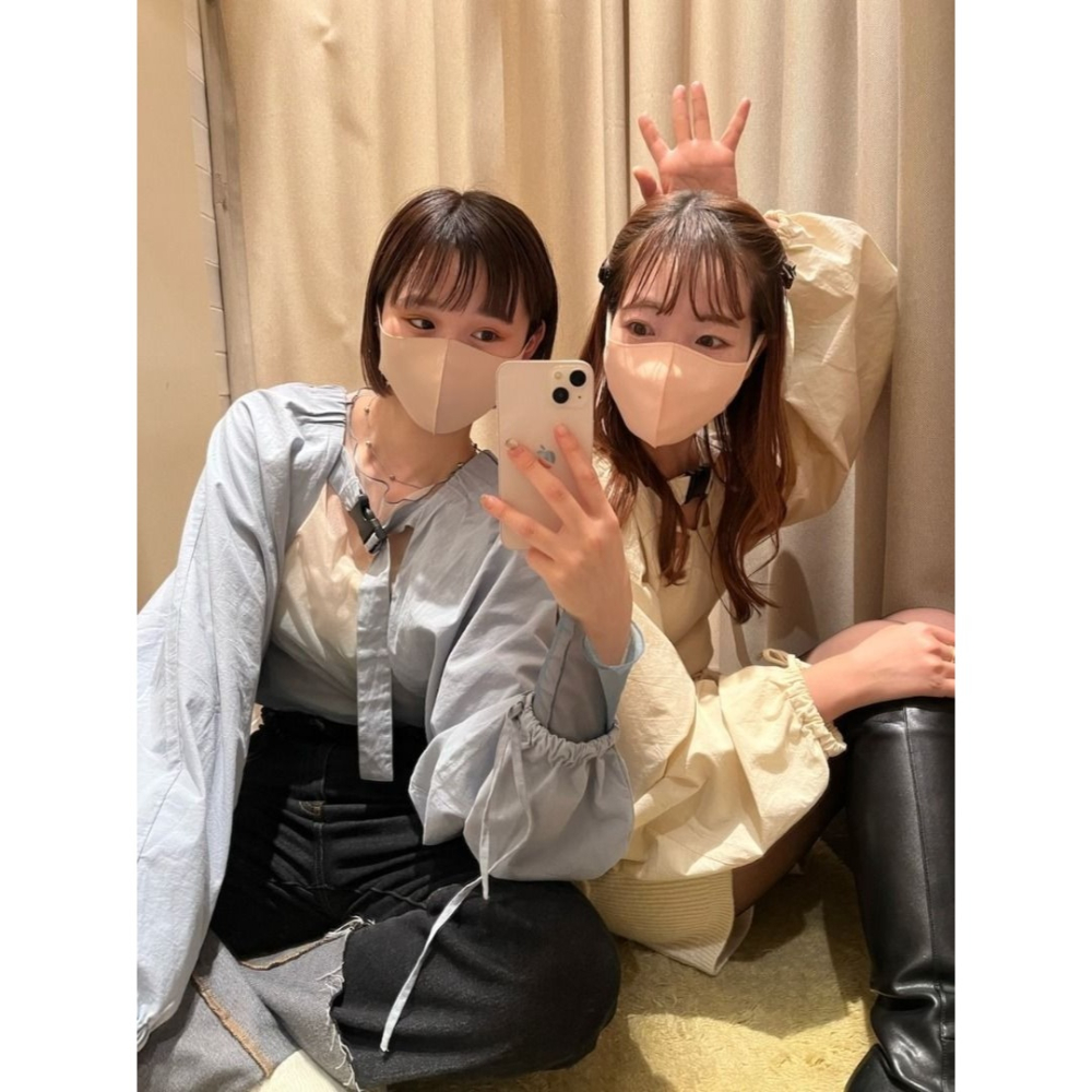 🐈 快來帶走我的二手衣 🇯🇵 🐈 日本正品 Kastane 人氣款！短版釦帶披肩上衣 米白色 袖套罩衫 二手日牌-細節圖3