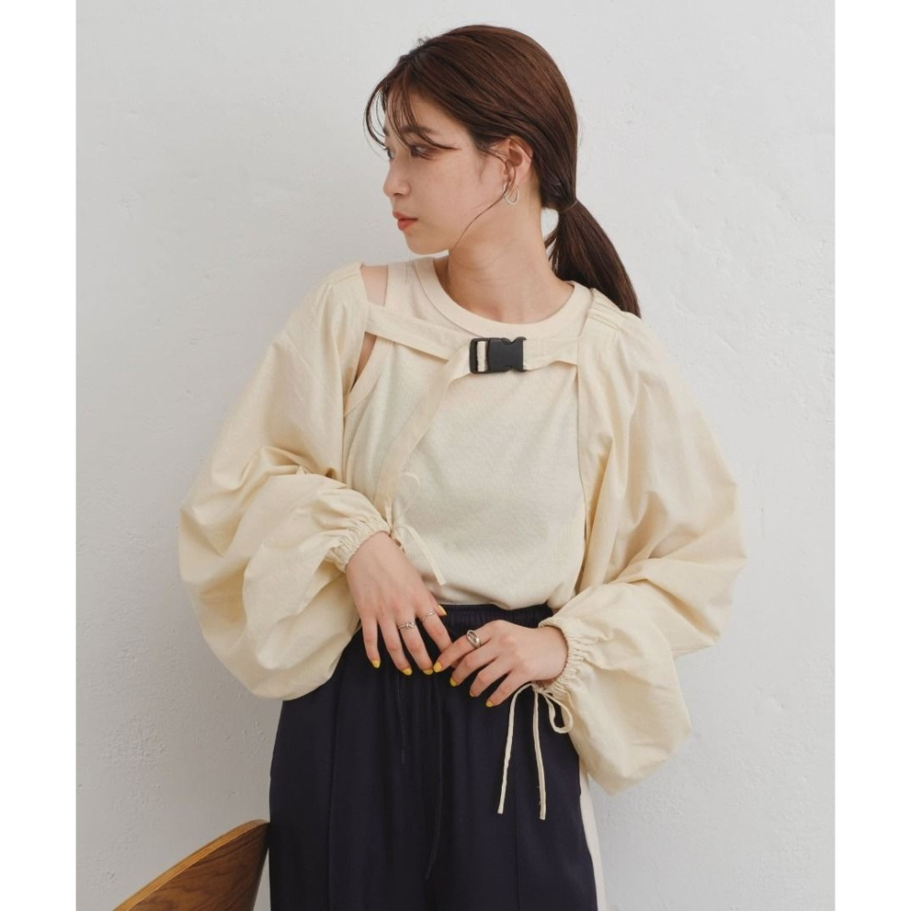 🐈 快來帶走我的二手衣 🇯🇵 🐈 日本正品 Kastane 人氣款！短版釦帶披肩上衣 米白色 袖套罩衫 二手日牌-細節圖6