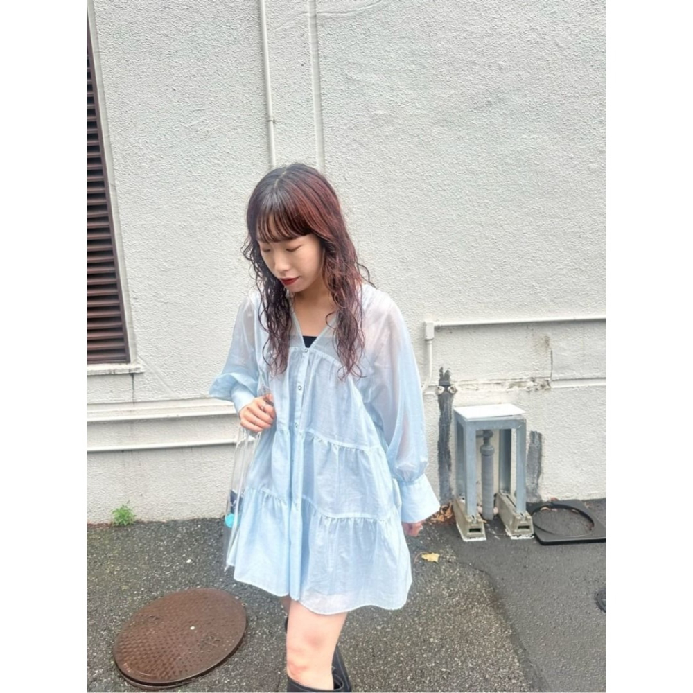 🐈 快來帶走我的二手衣 🇯🇵 🐈 日本正品 Kastane 光澤感蛋糕透膚襯衫 藍色 短洋裝 二手日牌 古著-細節圖3