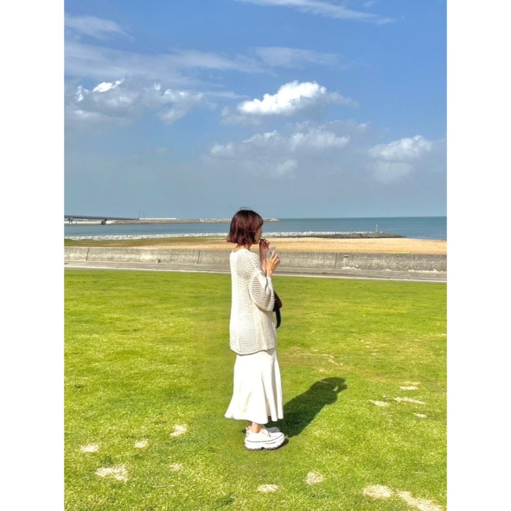 🐈 快來帶走我的二手衣 🇯🇵 🐈 日本正品 JEANASIS 顯瘦針織洞洞開衩上衣 米白 日牌古著-細節圖5