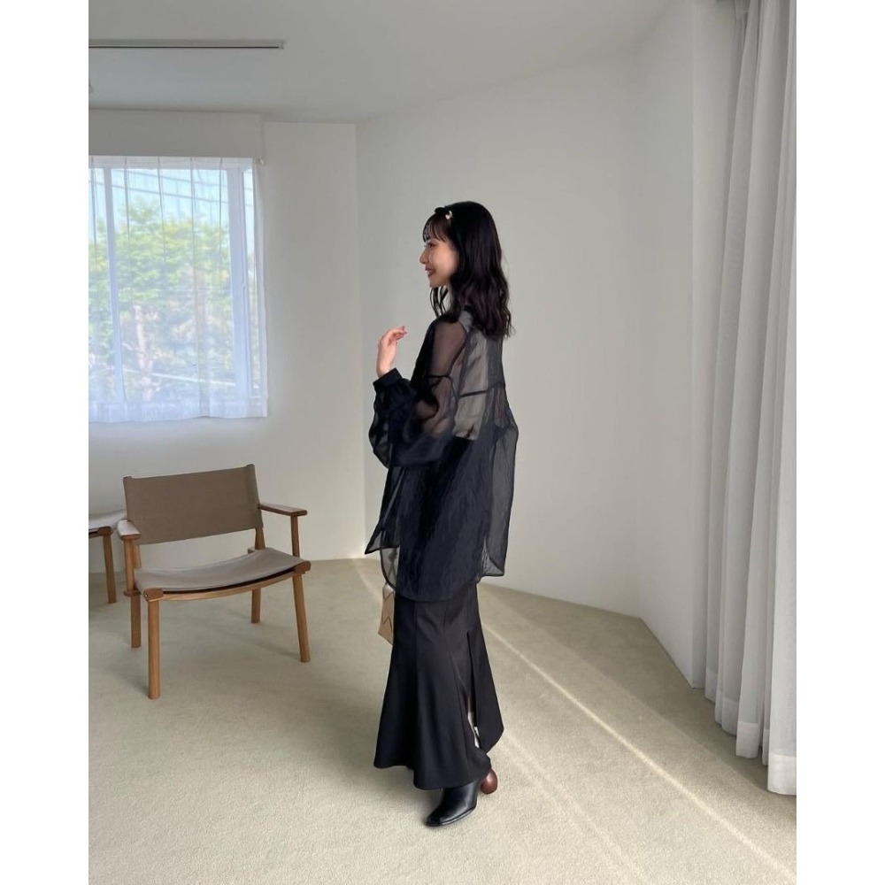 🐈 快來帶走我的二手衣  🐈 日本正品 hinari 日本大人氣！仙女透膚澎袖襯衫 黑色 透明系排釦罩衫 日牌-細節圖9