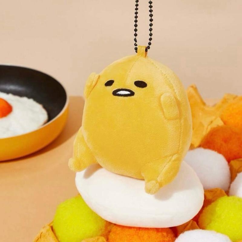 正版聯名 蛋黃哥 Gudetama 黃色卡通刺繡毛絨吊飾 包包吊飾-細節圖2