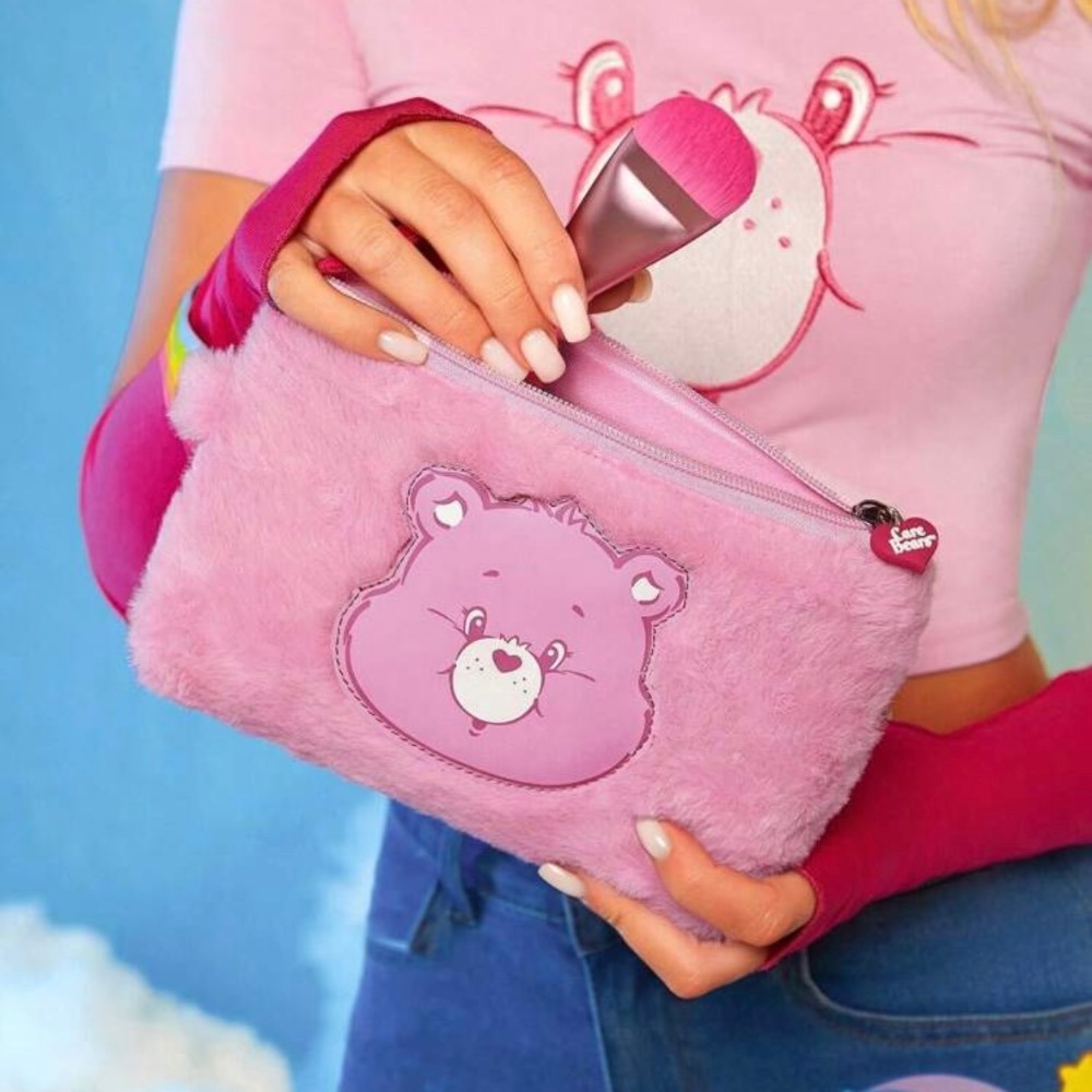 正版聯名 彩虹熊Care Bears 粉紅色毛絨化妝包附手柄 收納包-細節圖11