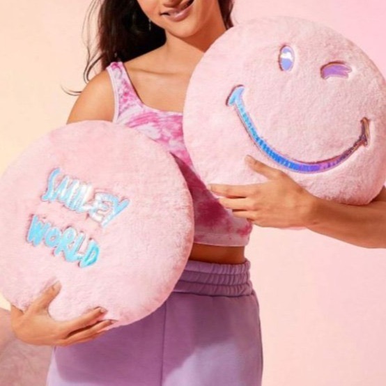 正版聯名 SmileyWorld®卡通愛心造型笑臉刺繡毛茸茸抱枕 靠墊-規格圖7