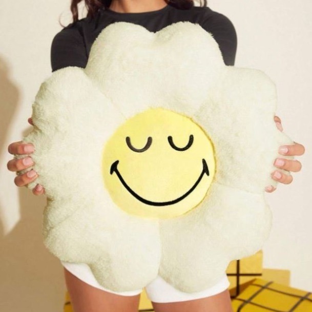 正版聯名 SmileyWorld®卡通愛心造型笑臉刺繡毛茸茸抱枕 靠墊-規格圖7