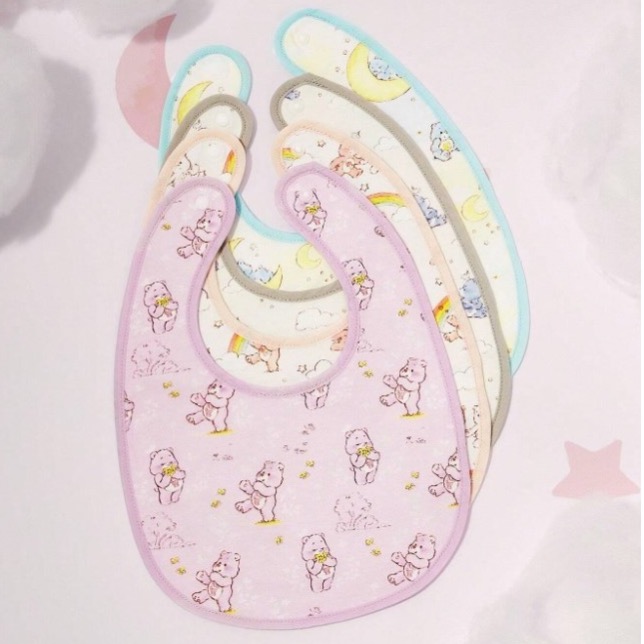 正版聯名 彩虹熊Care Bears 4 件組棉質卡通熊印花嬰兒圍兜 口水巾-細節圖6