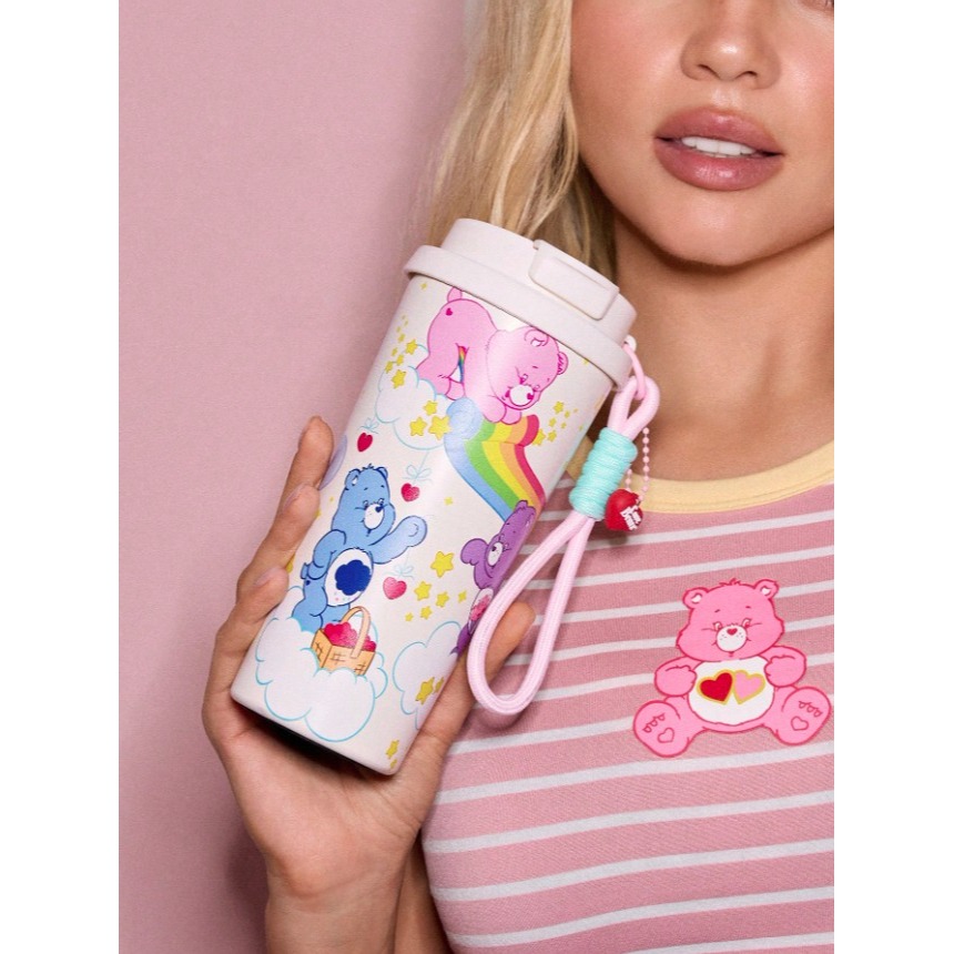 正版聯名 彩虹熊Care Bears 愛心熊500ml不鏽鋼真空隔熱保溫杯 直飲吸管兩用水杯(附手提鍊)-細節圖3