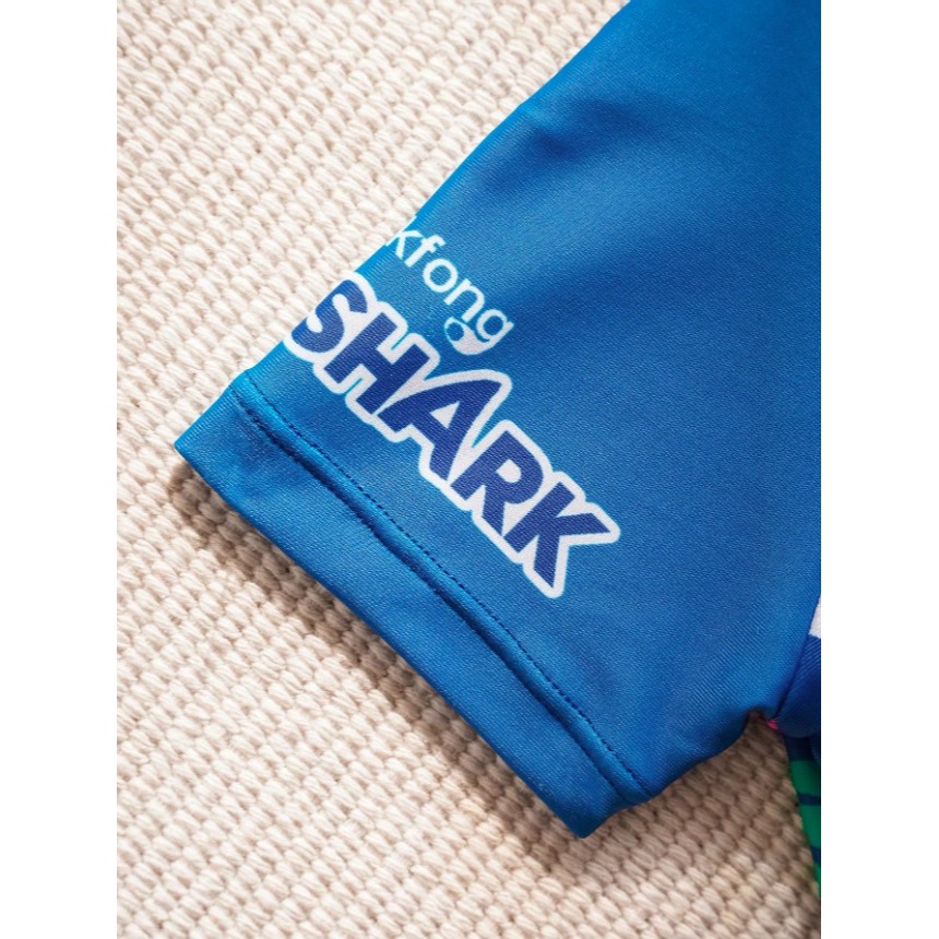 正版聯名 鯊魚寶寶 BABY SHARK 卡通鯊魚短袖連身泳衣泳褲 男嬰幼兒泳衣-細節圖3
