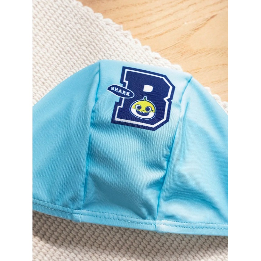 正版聯名 鯊魚寶寶 BABY SHARK 卡通鯊魚男童圓字領長袖上衣泳衣泳褲泳帽三件組-細節圖3