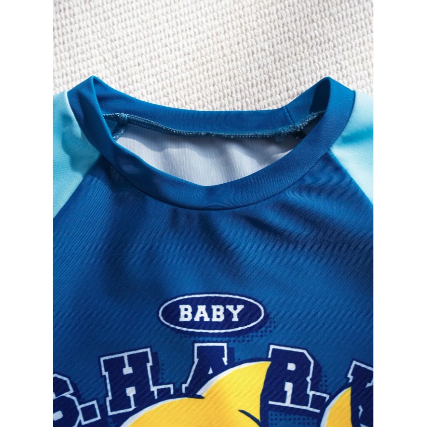 正版聯名 鯊魚寶寶 BABY SHARK 卡通鯊魚男童圓字領長袖上衣泳衣泳褲泳帽三件組-細節圖4