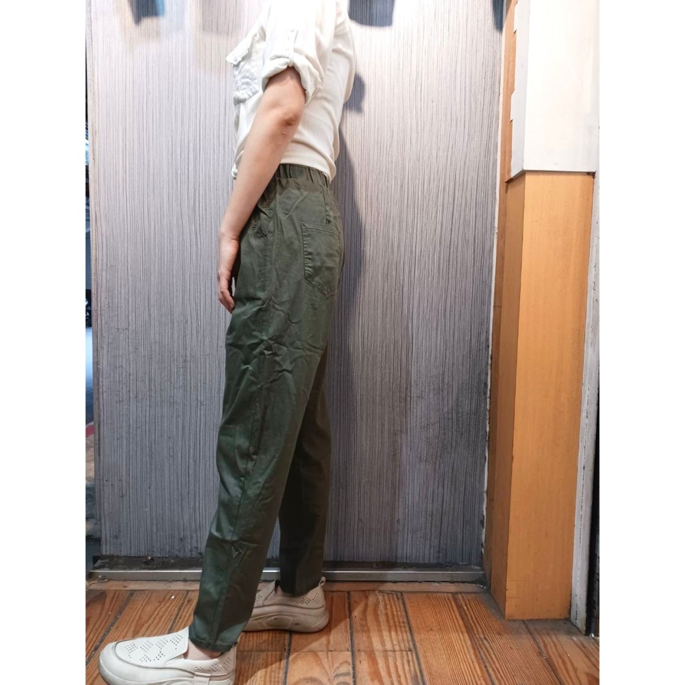 新款到貨囉～ 彈性休閒色褲（水洗軟綿材質 撞色綁帶腰頭  小配釦造型 貨號：9112（中性版 尺寸：F碼 一個尺寸（圖上-細節圖4