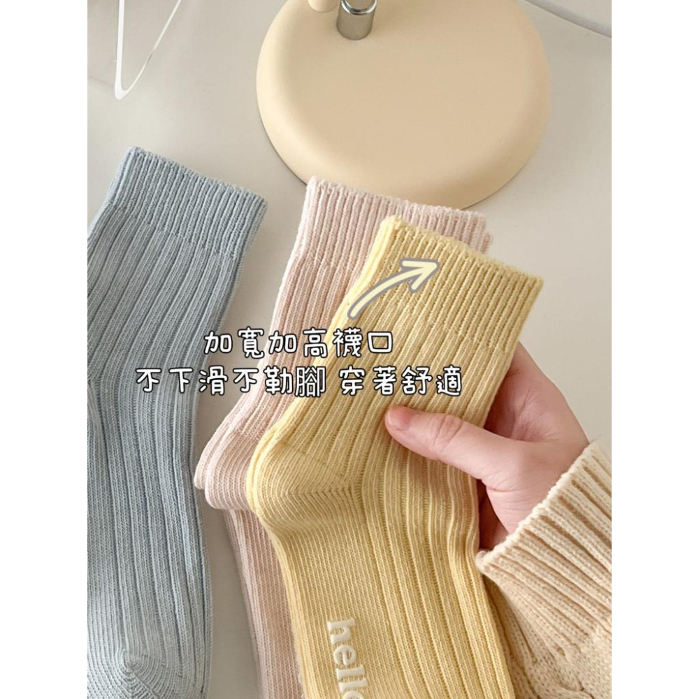 歐尼匠🔥台灣現貨免運🔥 8色印燙防滑字母馬卡龍襪 ins日系小清新奶油中筒襪 女襪 中筒襪 棉襪 糖果色 長襪 學生襪-細節圖3