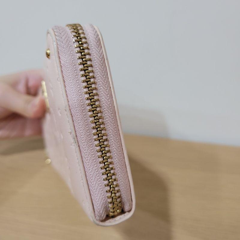 七五成新Samantha Thavasa Disney 聯名 可愛嬰兒粉 小熊維尼與小豬 壓紋圖案長夾-細節圖5