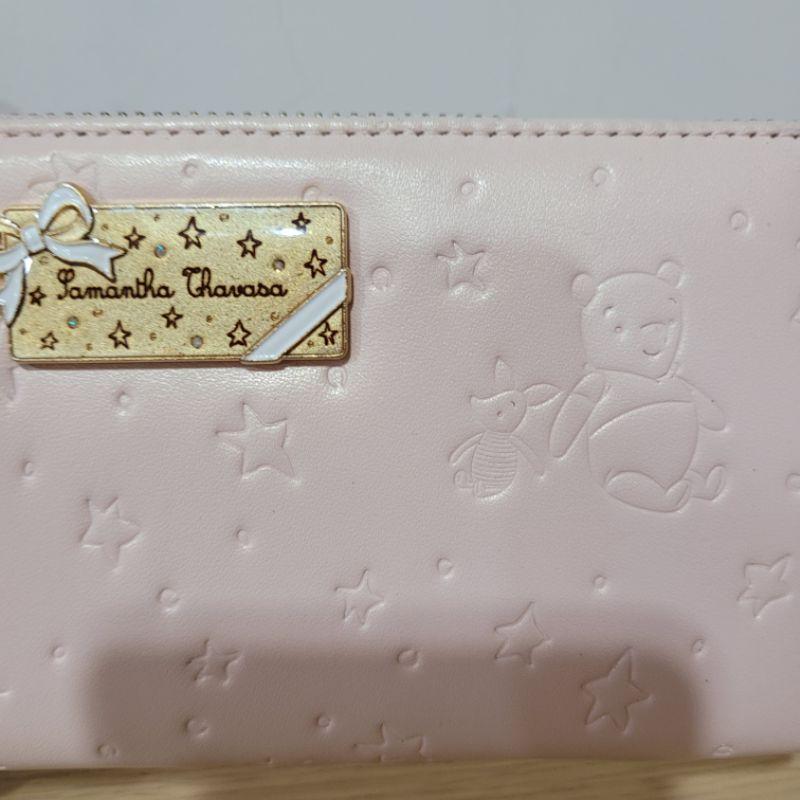 七五成新Samantha Thavasa Disney 聯名 可愛嬰兒粉 小熊維尼與小豬 壓紋圖案長夾-細節圖8