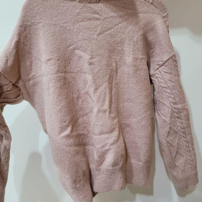 韓國製特殊織感粉色L號小花毛衣九成新 有白色款的上身圖片-細節圖3