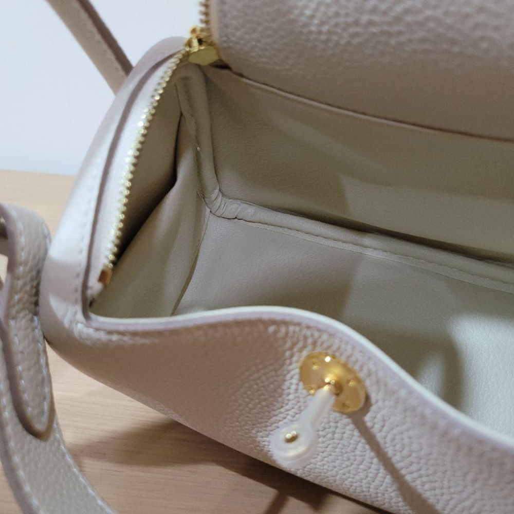 95新韓國白色真皮牛皮肩背側背包肩帶不可拆小店購入-細節圖4