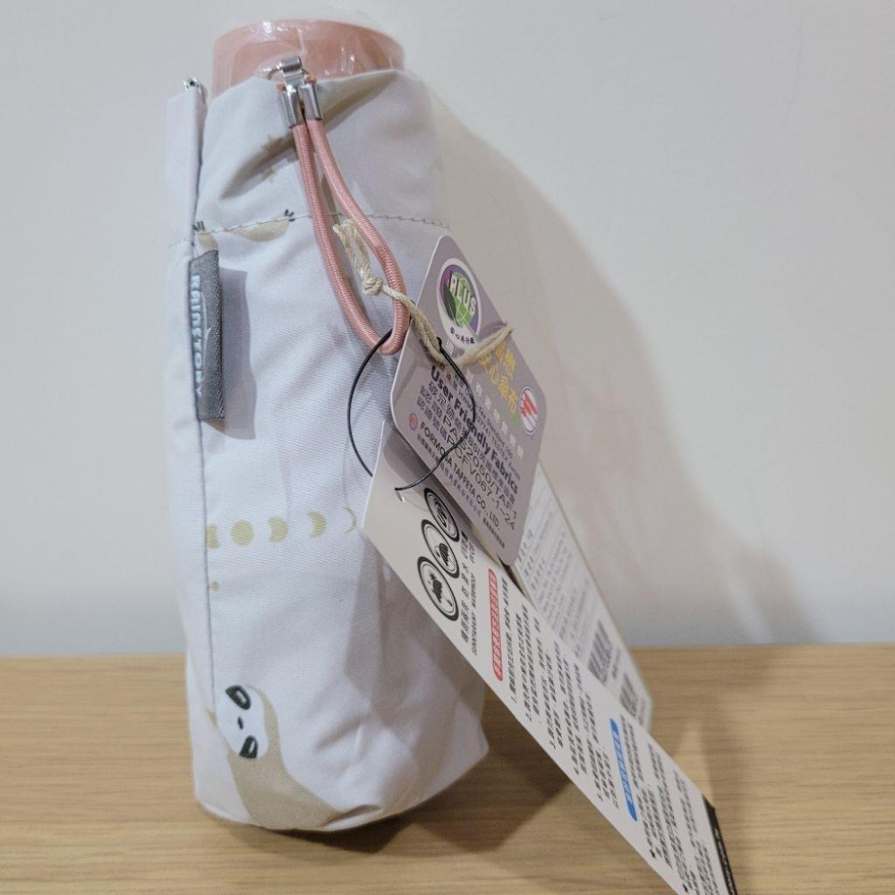 全新百貨吊牌未拆攜帶式雨傘遮陽傘Rainstory月亮樹懶降溫8度C白色內裡粉紅色迷你口紅傘手開摺疊傘-細節圖3