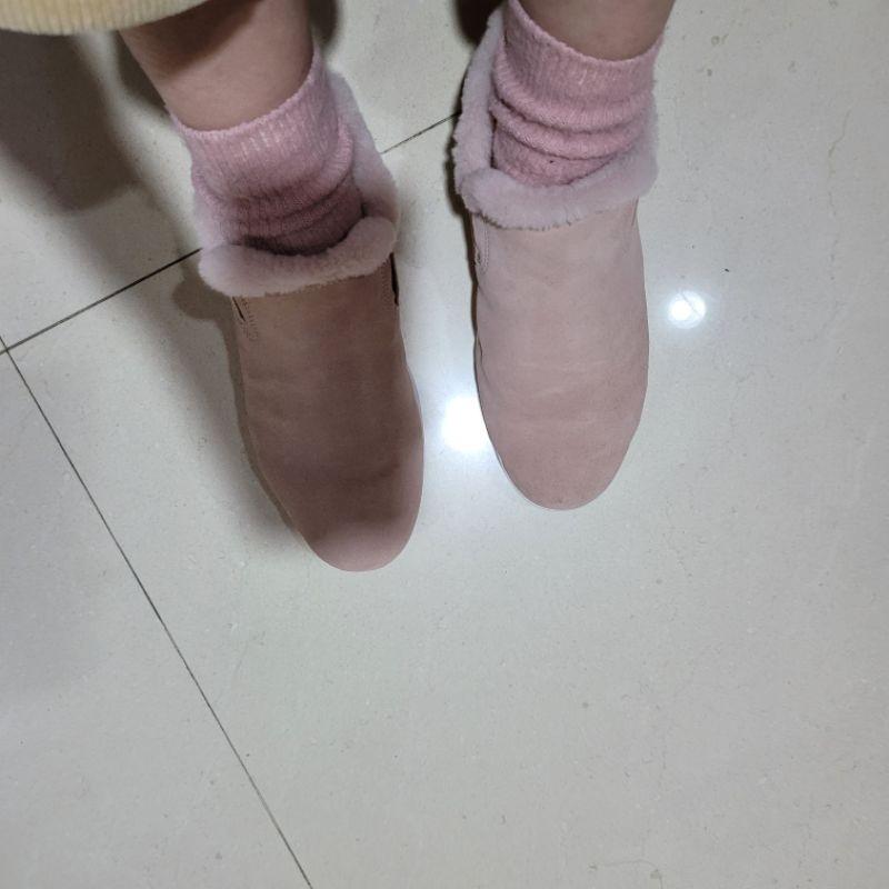 九成新fitflop粉色麂皮真皮絨毛41號26cm大尺碼厚底短靴鞋子-細節圖8