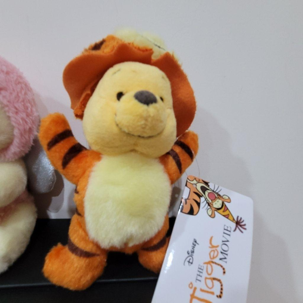 全新日本迪士尼商店2023粉紅蜂蜜維尼鑰匙圈與2022虎年變裝老虎維尼小熊維尼娃娃玩偶吊飾兩隻一起帶走-細節圖4