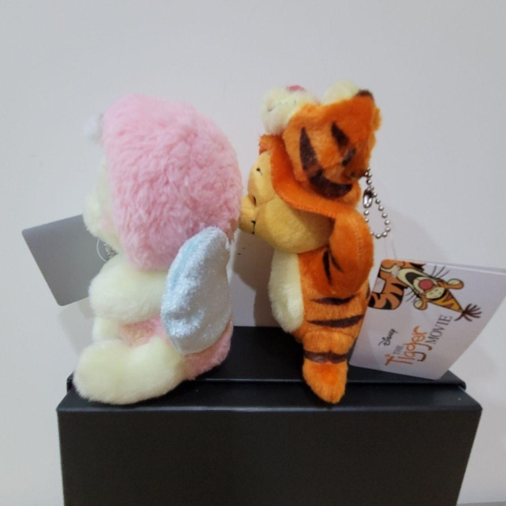 全新日本迪士尼商店2023粉紅蜂蜜維尼鑰匙圈與2022虎年變裝老虎維尼小熊維尼娃娃玩偶吊飾兩隻一起帶走-細節圖6