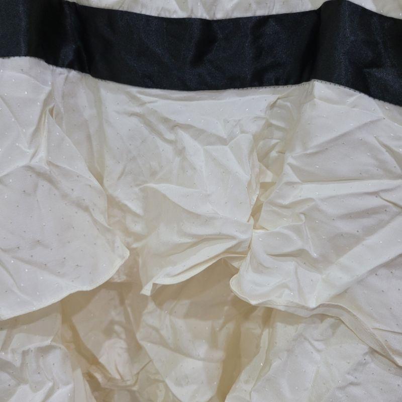 全新u＇re白色蝴蝶結緞面無袖露肩蕾絲蛋糕裙高腰洋裝M號-細節圖4