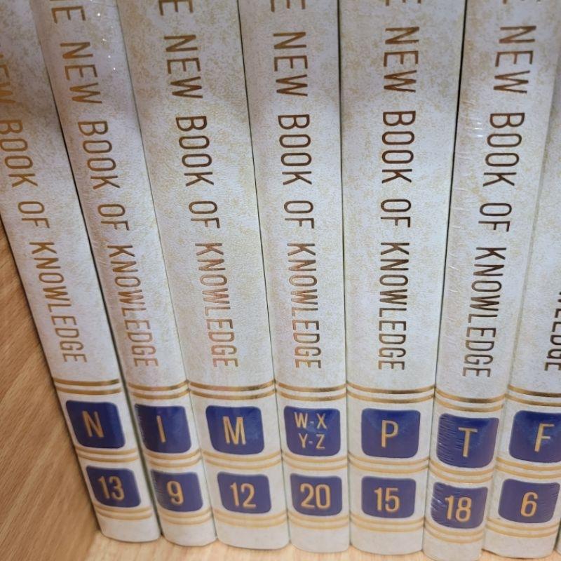 The new book of knowledge 19本全新未開封加兩本二手邊角泛黃內裡沒影響-細節圖2