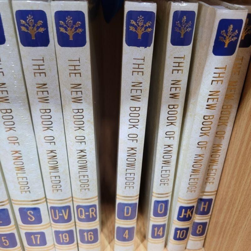 The new book of knowledge 19本全新未開封加兩本二手邊角泛黃內裡沒影響-細節圖3