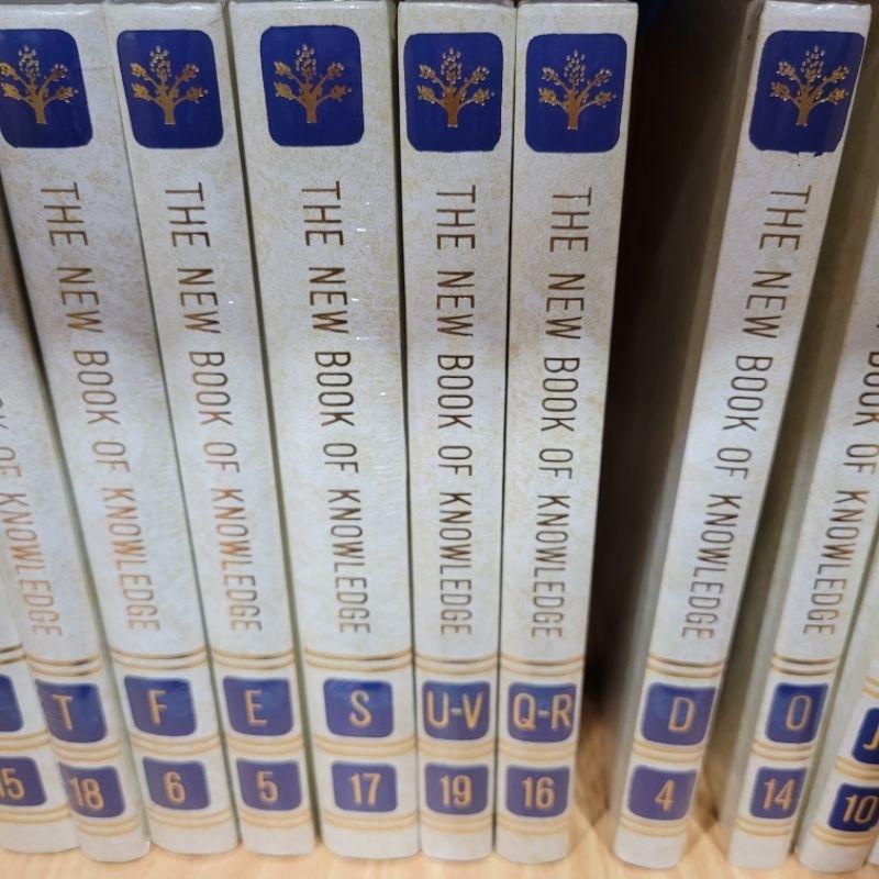 The new book of knowledge 19本全新未開封加兩本二手邊角泛黃內裡沒影響-細節圖5