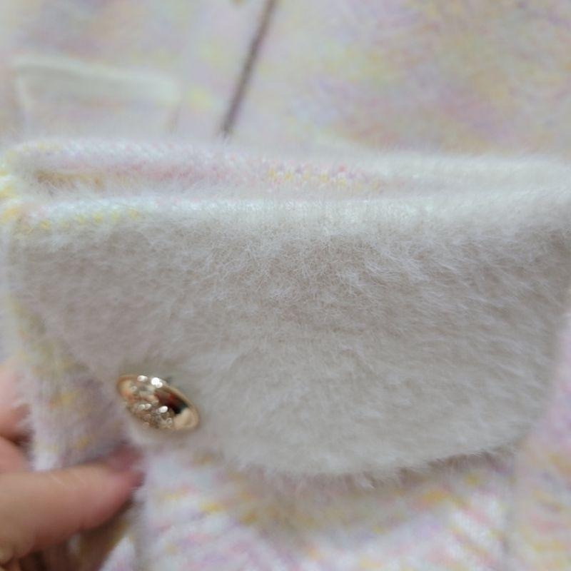 七成新olive des olive 白色開襟菱格紋區針織毛呢外套L號與無牌95新貂毛感粉嫩彩色玫瑰金扣開襟毛外套-細節圖9