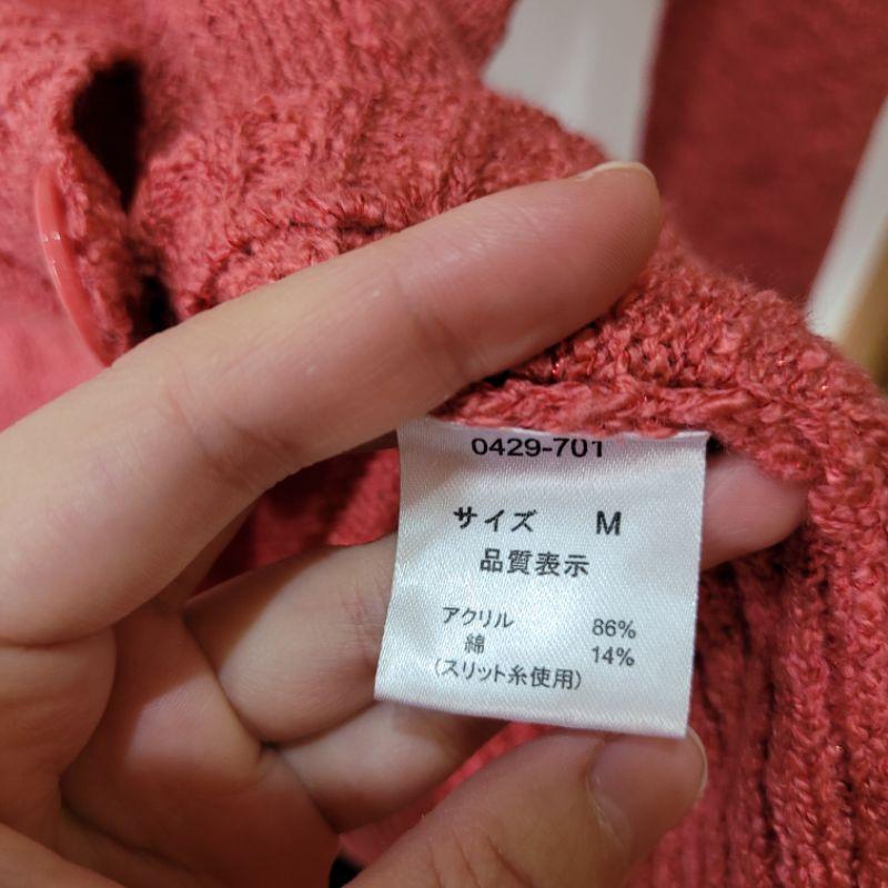 85新日本專櫃angel rose莓紅色M號中長版編紅蔥線針織外套-細節圖3