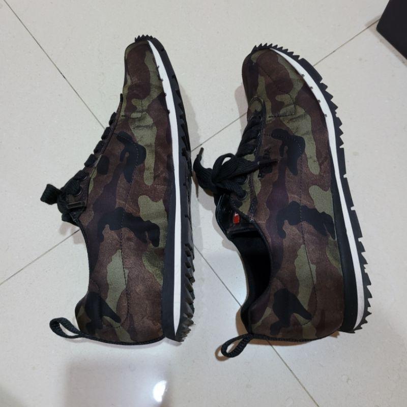 九成新Prada軍綠色迷彩花紋 綠花紋休閒鞋男鞋女鞋40號-細節圖4