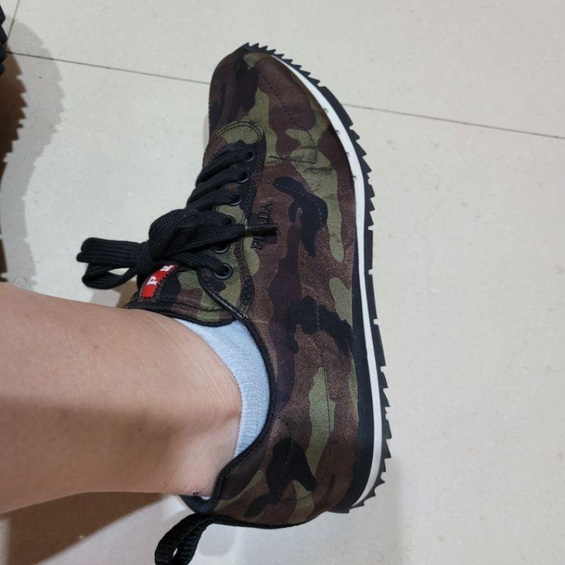 九成新Prada軍綠色迷彩花紋 綠花紋休閒鞋男鞋女鞋40號-細節圖6