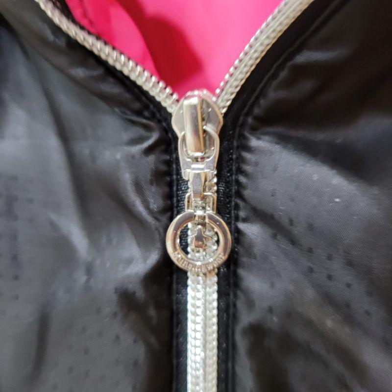 85新munsingwear 企鵝牌 黑色內裡桃紅外套 L號-細節圖3