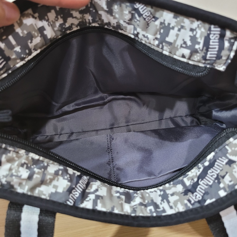 二手95新Munsingwear企鵝牌黑白色迷彩高爾夫球梯形手提拿包-細節圖6