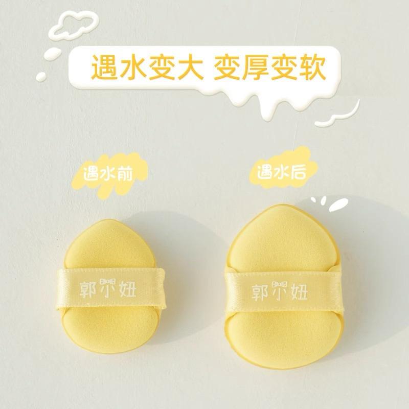 新品現貨｜官方授權🏆郭小妞小黃油迷你粉撲🧈送收納盒！-細節圖3